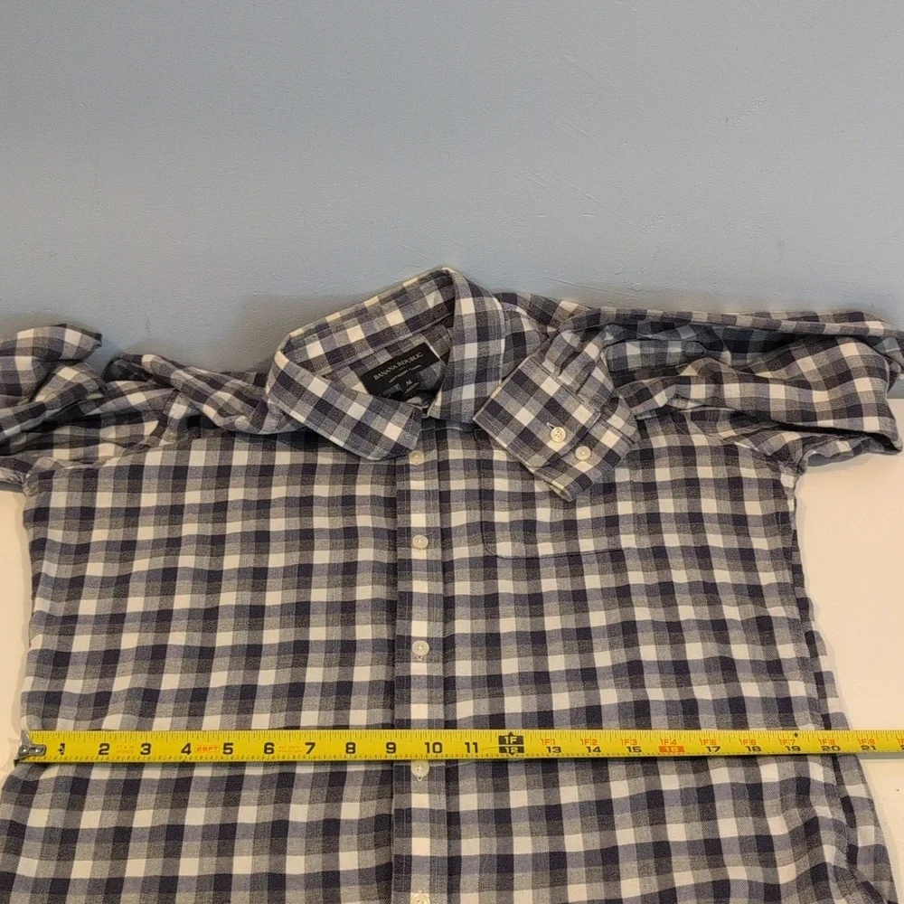 Banana Republic Men's Medium Lightweight Flannel Long Sleeve Button Down Shirt
